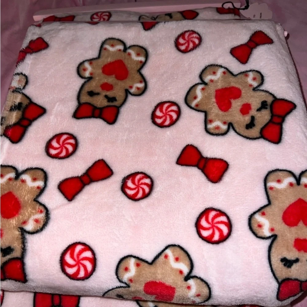 Betsey Johnson Pink Gingerbread Christmas Throw Blanket Peppermint Hearts